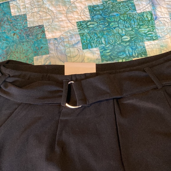 Moral Society women’s shorts - Picture 3 of 9